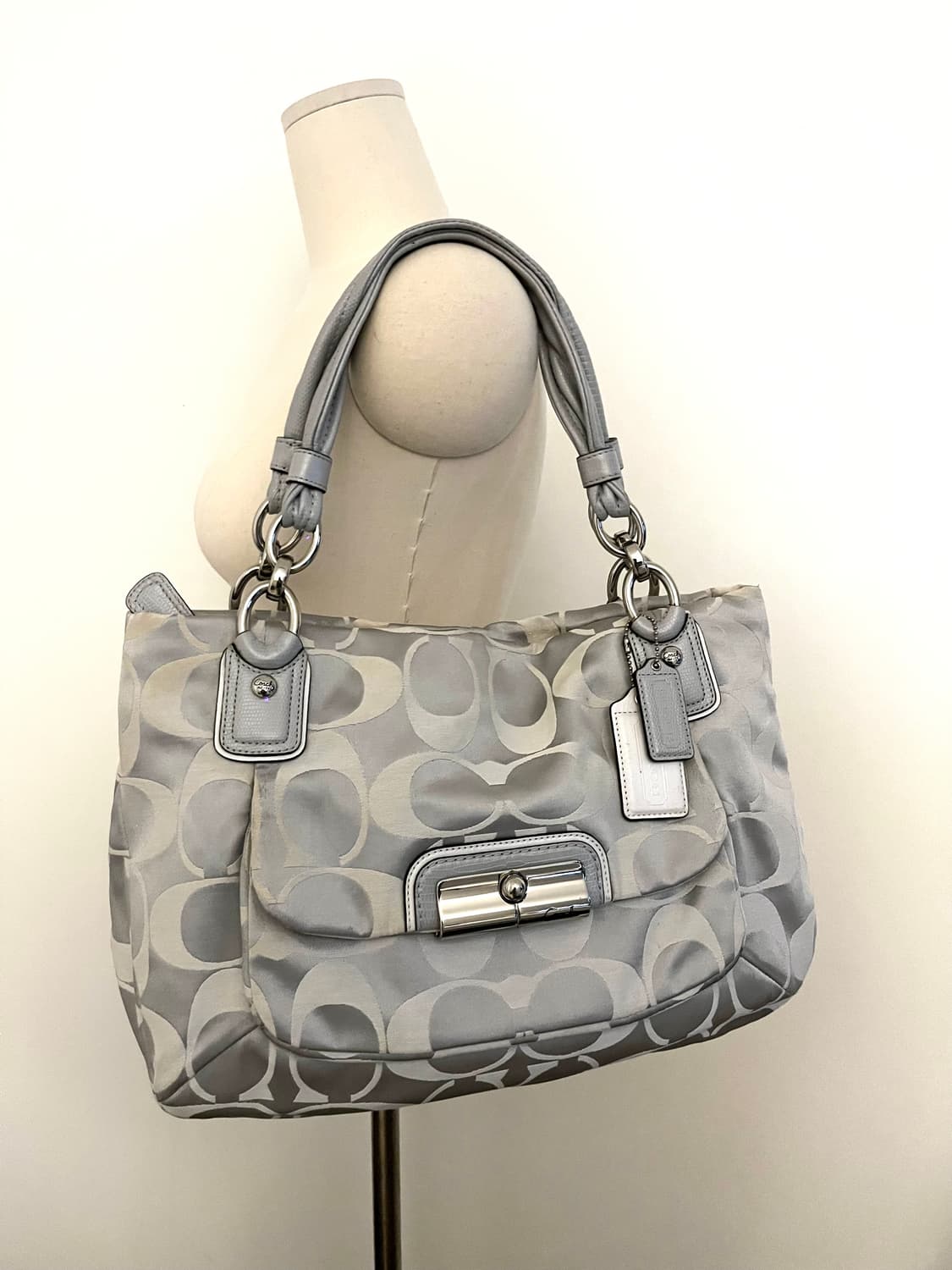 Coach White Silver Shoulder Bag 상품이미지1