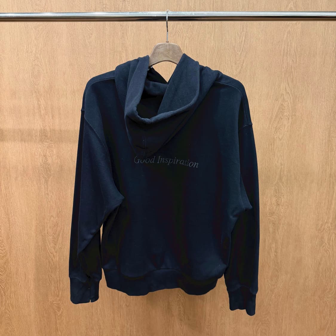 미하라 야스히로 후드 스웻셔츠 레터링 프린트 드롭 숄더 포켓 디테일 블랙 상품이미지3