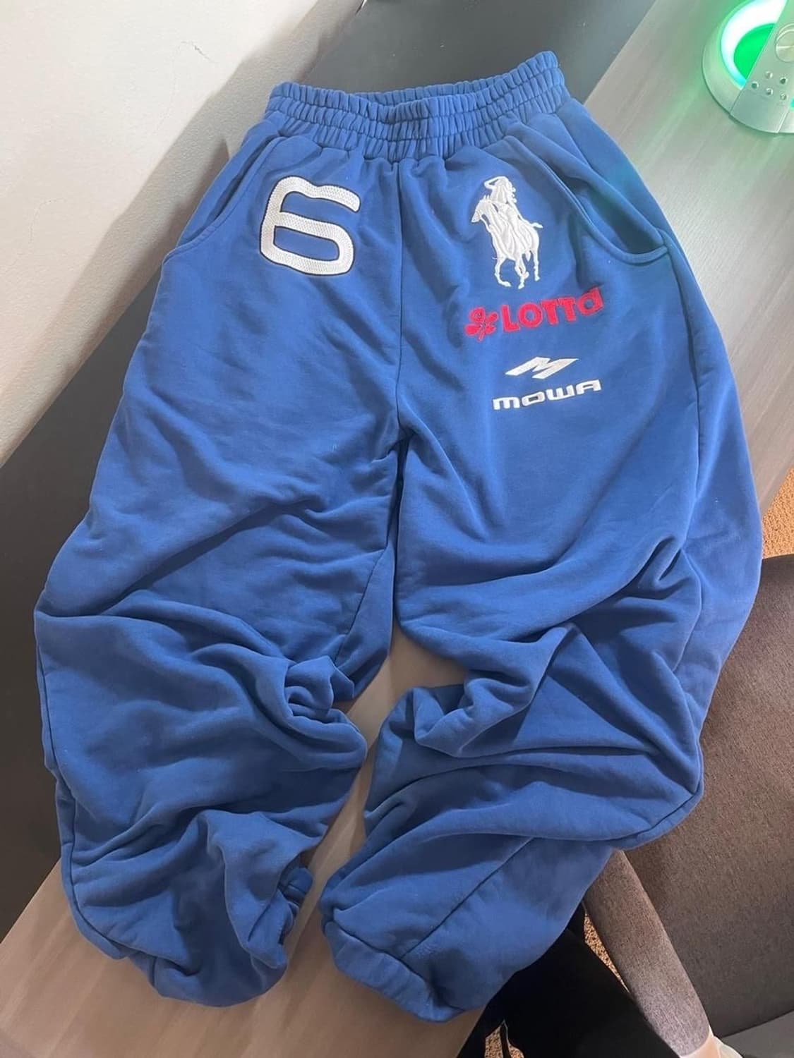 Mowalola LDN joggers blue 색상 구합니다 상품이미지1