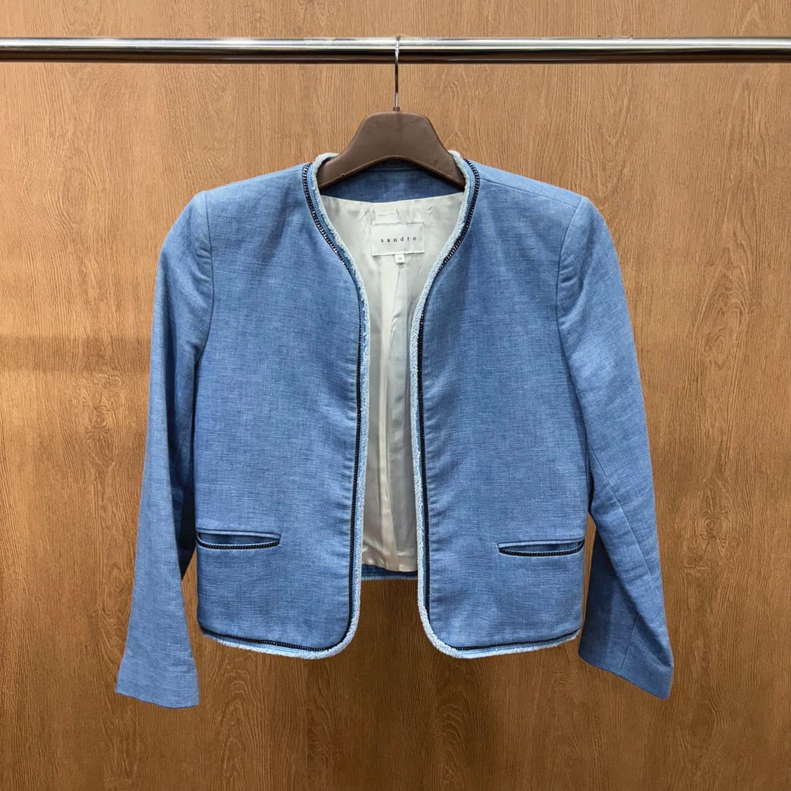 산드로 노카라 자켓 트위드 트리밍 라인 포켓 플랩 장식 디테일 블루 상품이미지2