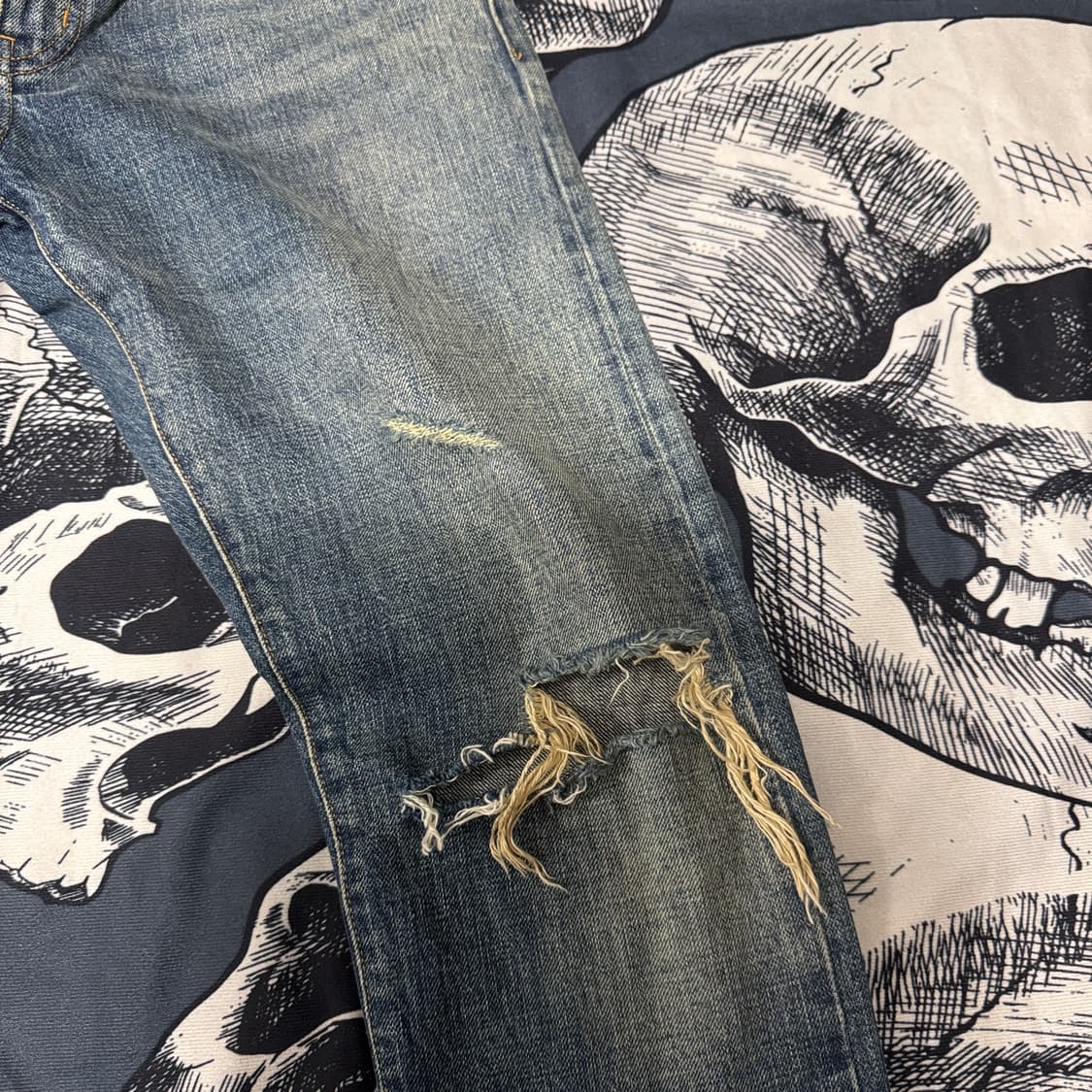 생로랑 남성 무릎 디스진 31사이즈  상품이미지3