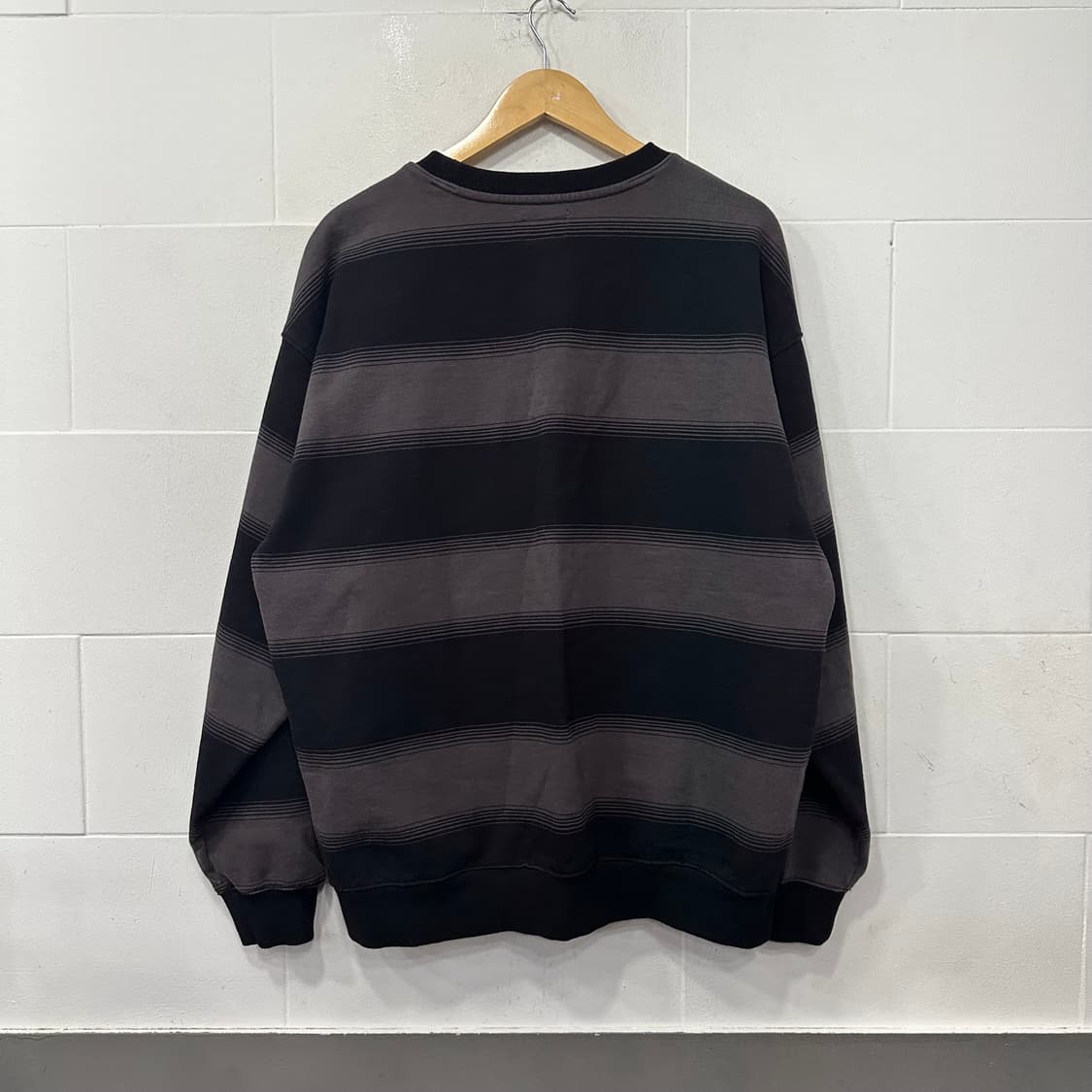 디스이즈네버댓 스트라이프 맨투맨 상품이미지9