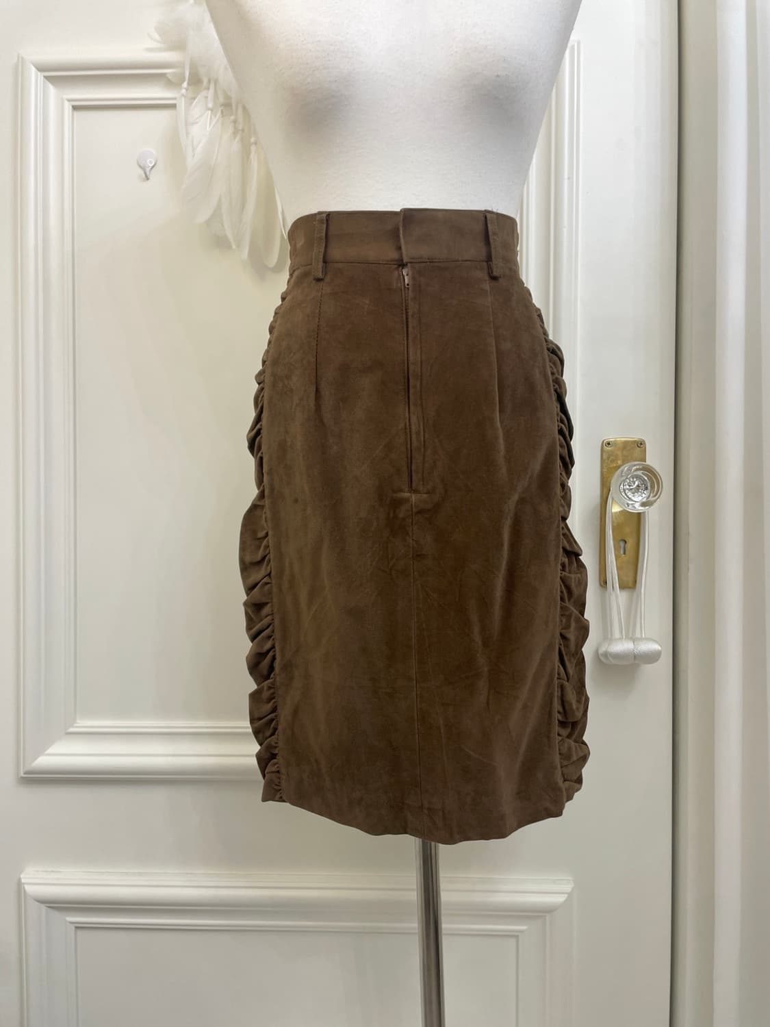 brown suade side shirring midi skirt 상품이미지5