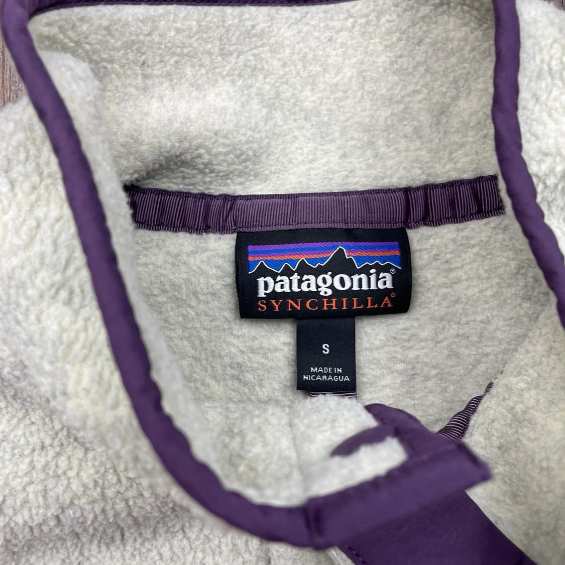 20FW 파타고니아 신칠라 스냅-티 플리스 라이트 그레이/퍼플 상품이미지3