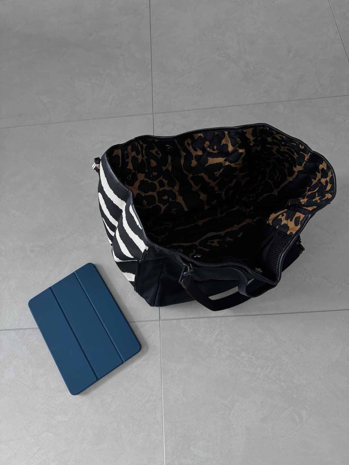 JW Anderson 블랙 나일론 토트 백 (크기변형) 상품이미지9