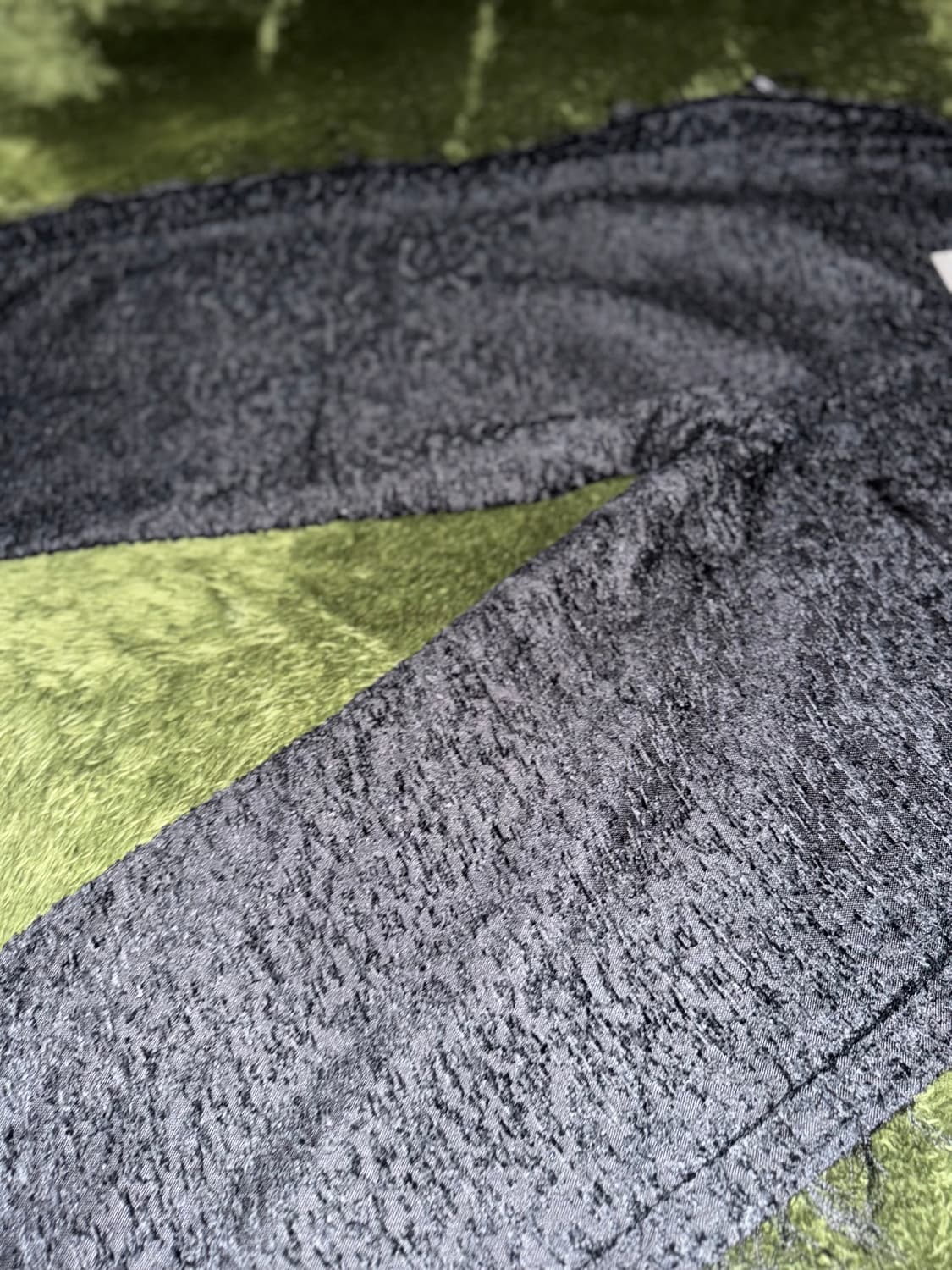 [S] 언어펙티드 22FW 릴렉스 핏 로우 컷 엣지 자카드 팬츠 블랙 상품이미지8