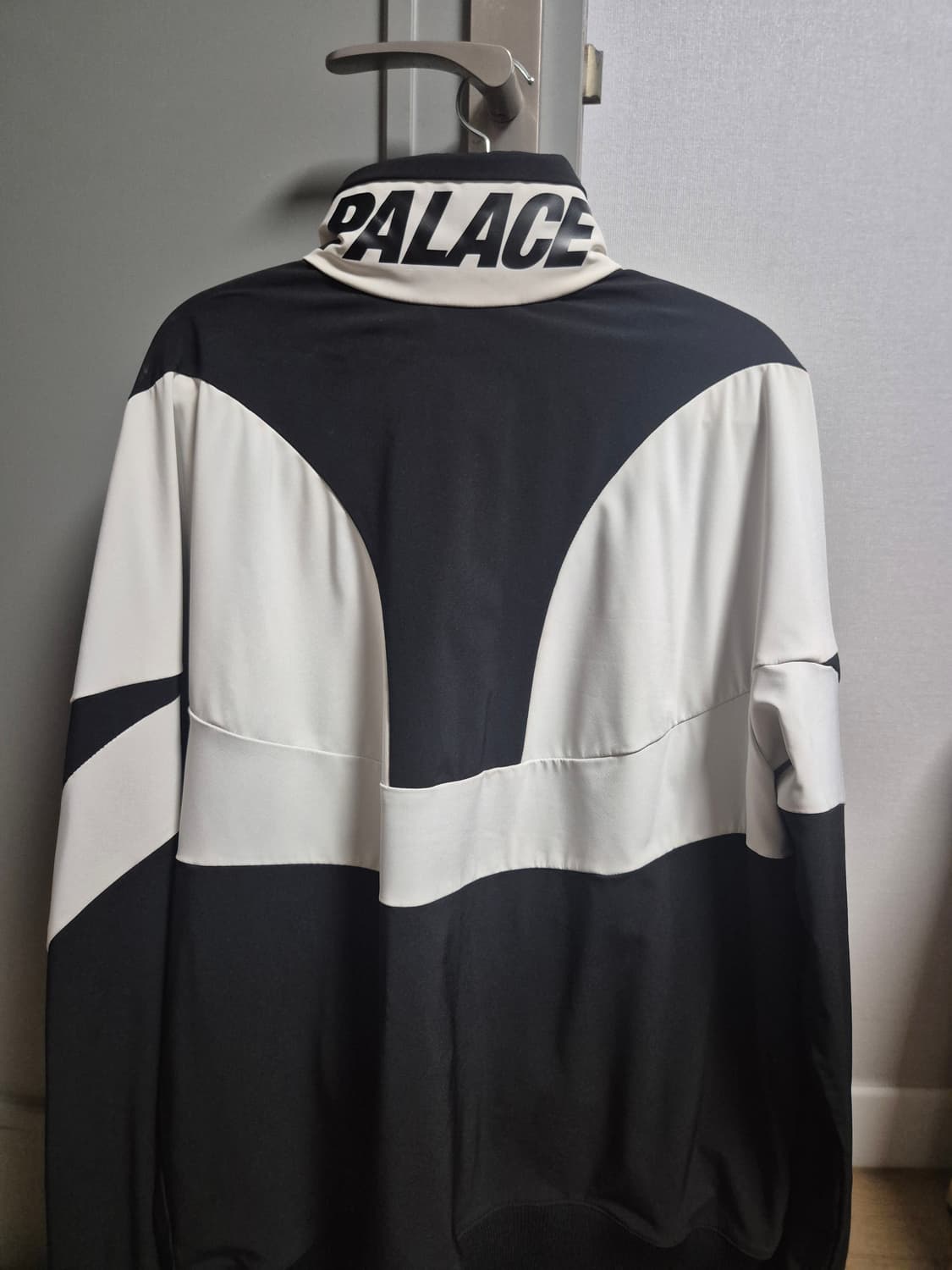 팔라스 아디다스 반집업 판매합니다 상품이미지2