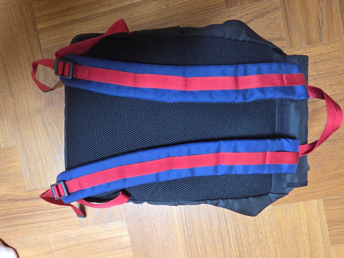 구찌 블랙 삼선 스트랩 백팩 상품이미지8