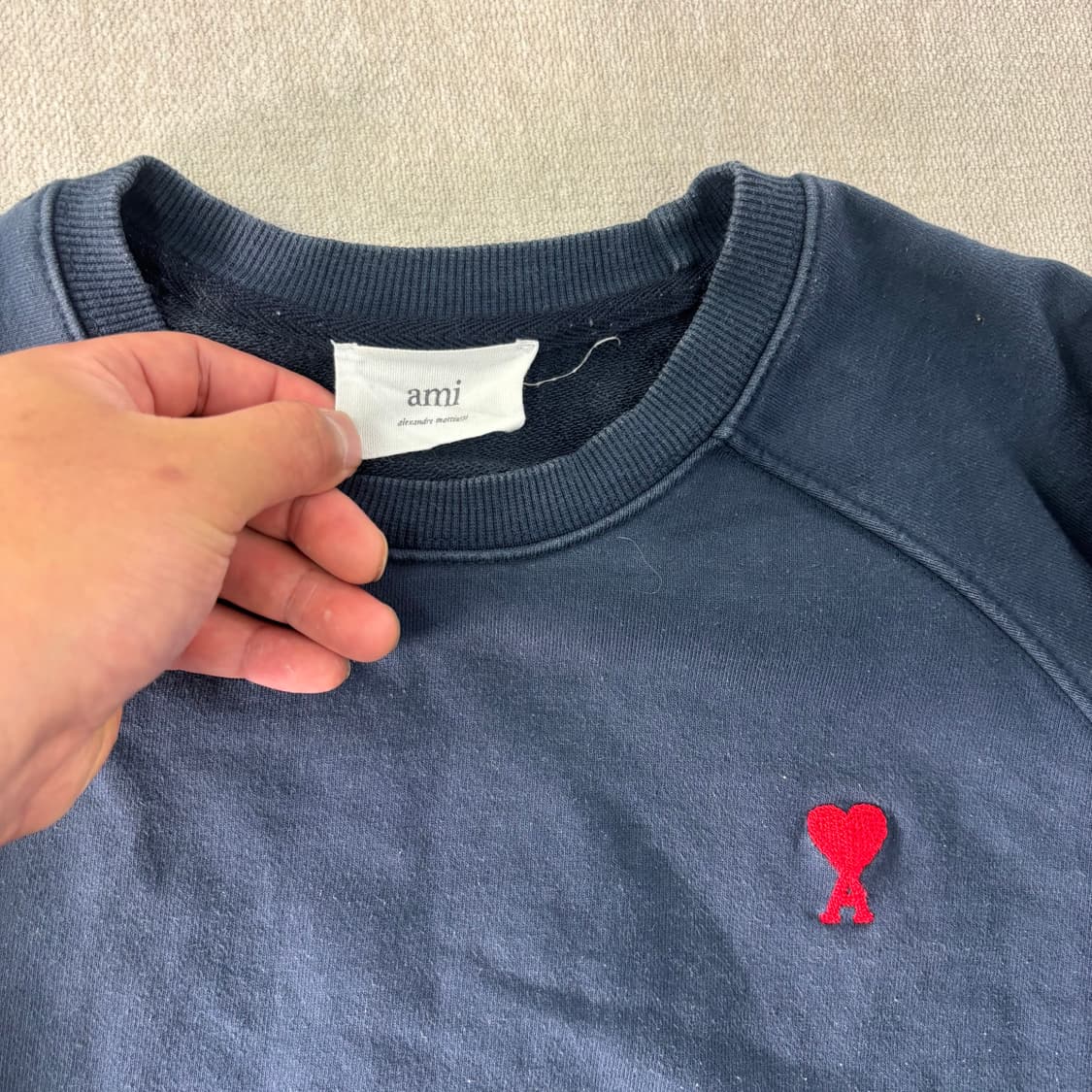 95 아미 자수 스몰로고 네이비 맨투맨  상품이미지2