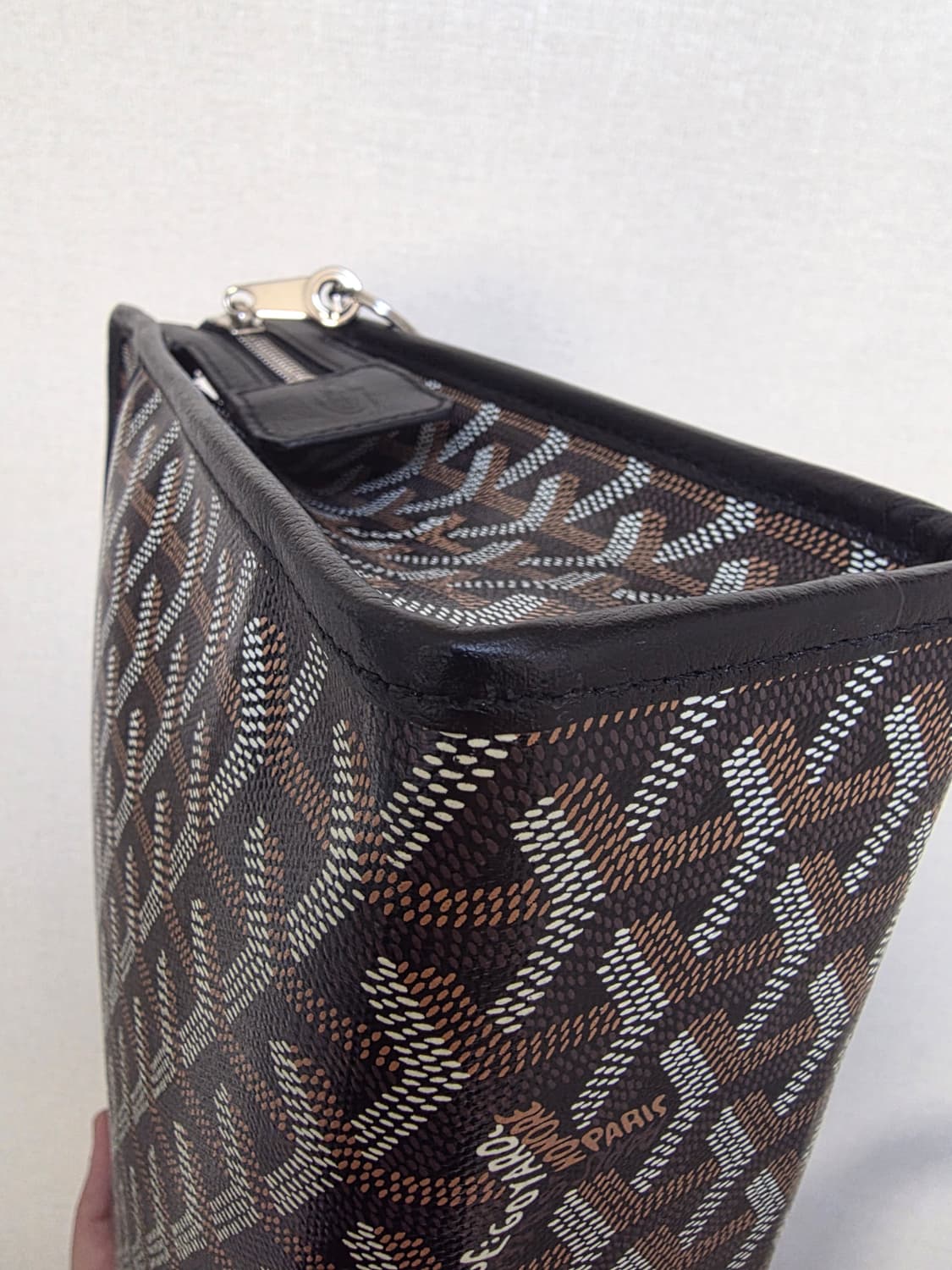 고야드 쥬방스 클러치 GM사이즈 블랙 색상 판매합니다 상품이미지5