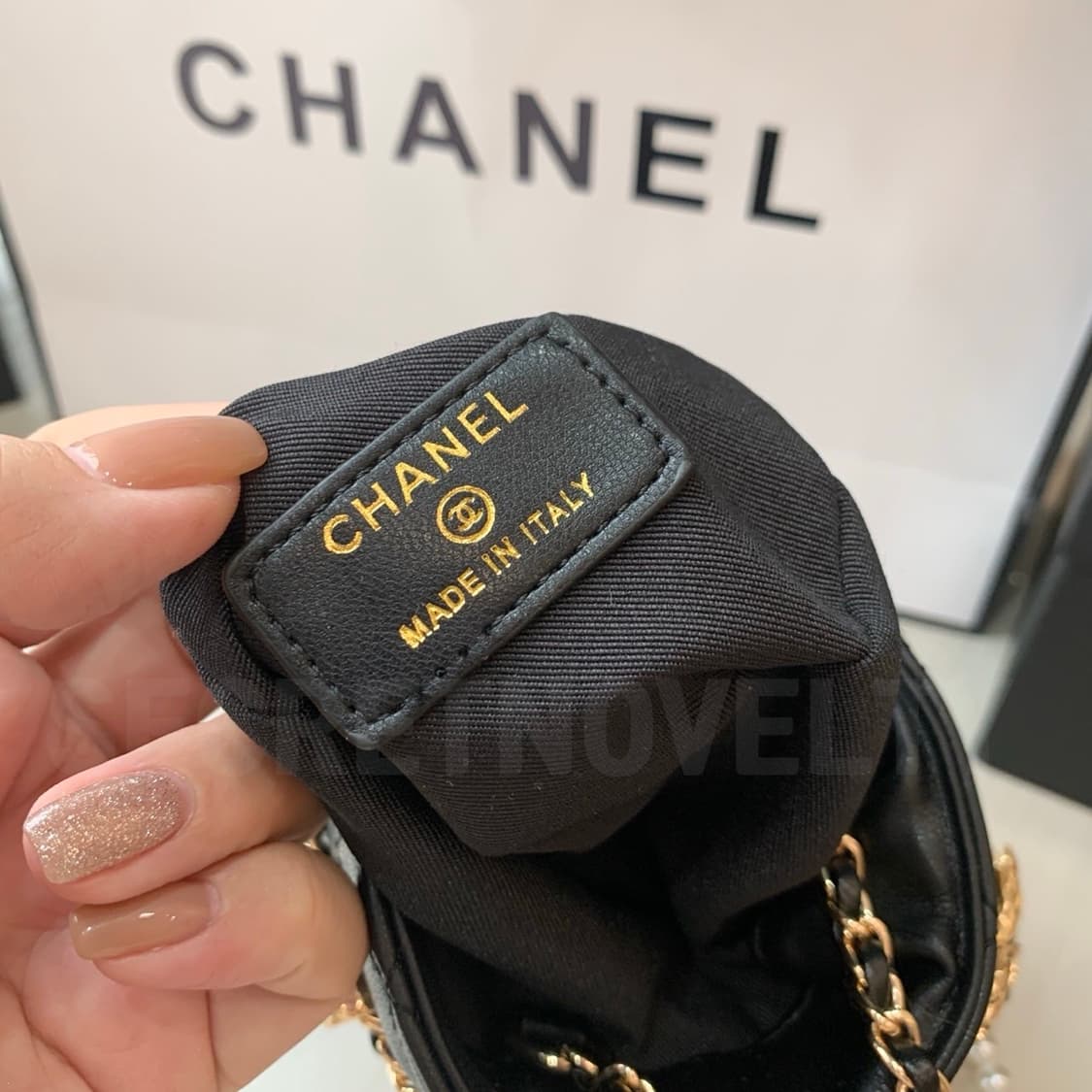 샤넬뷰티 미니 버킷백 진주체인 크로스백 블랙 드로스트링 백 상품이미지7