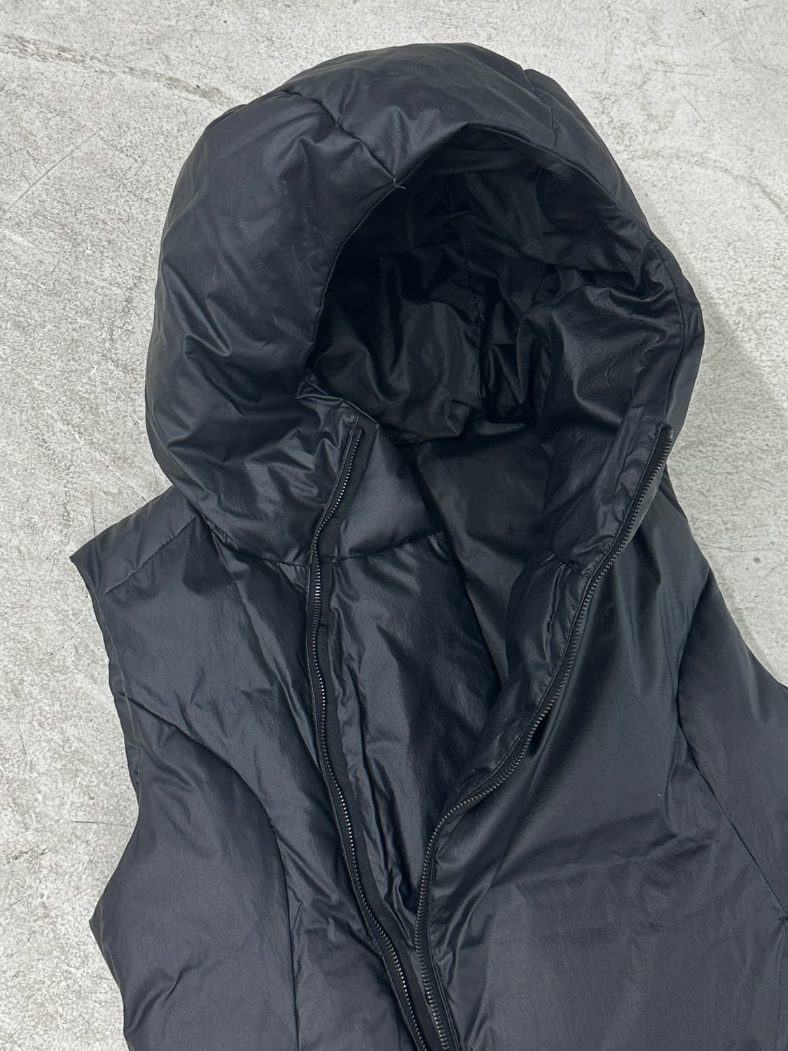 어태치먼트 비대칭 패딩 베스트 상품이미지6