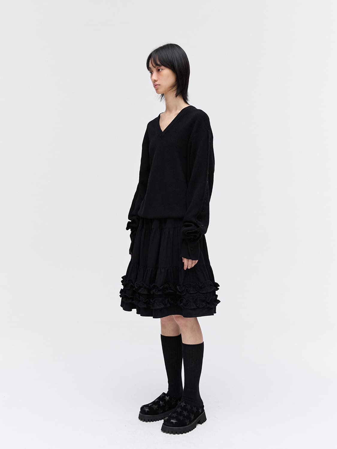 BUTTON SLEEVE V - NECK KNIT, BLACK 상품이미지3
