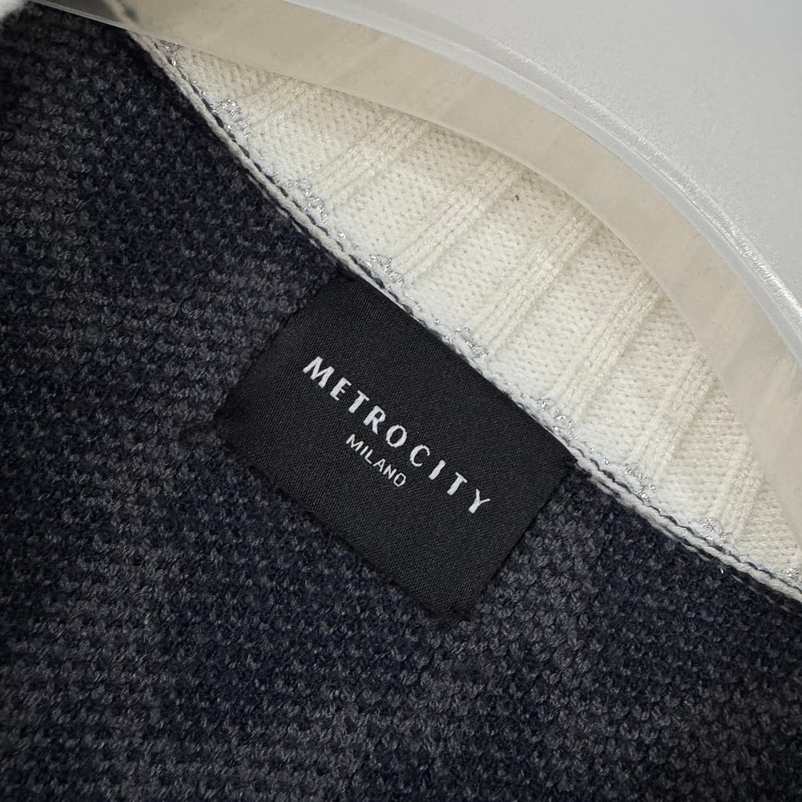 메트로시티 M패턴 니트 가디건 상품이미지4