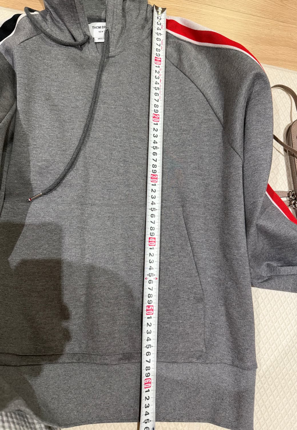 톰브라운 인터락스트라이프 후드티셔츠 상품이미지9