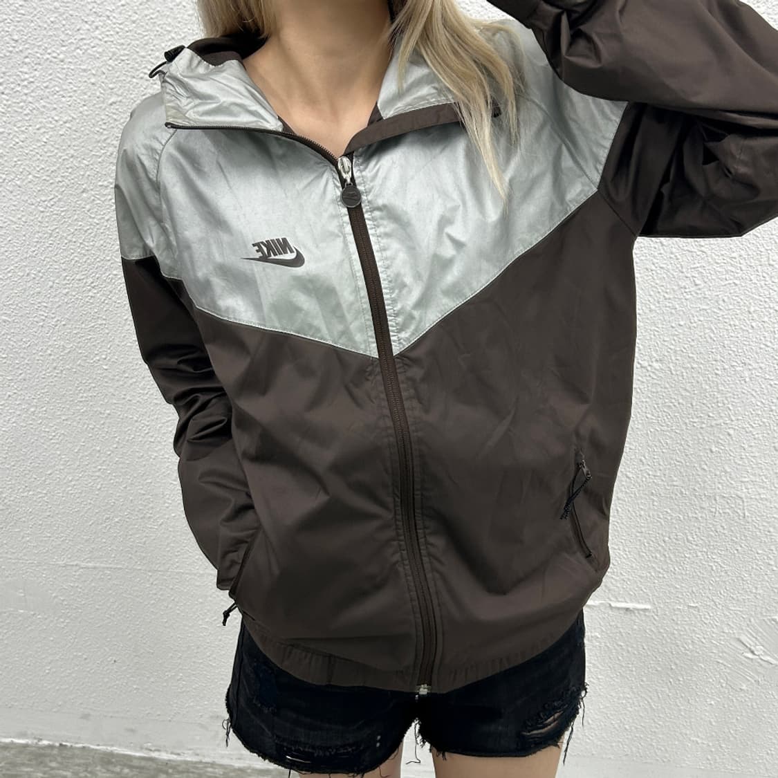 나이키 실버배색 초코맛 바람막이 L 상품이미지1