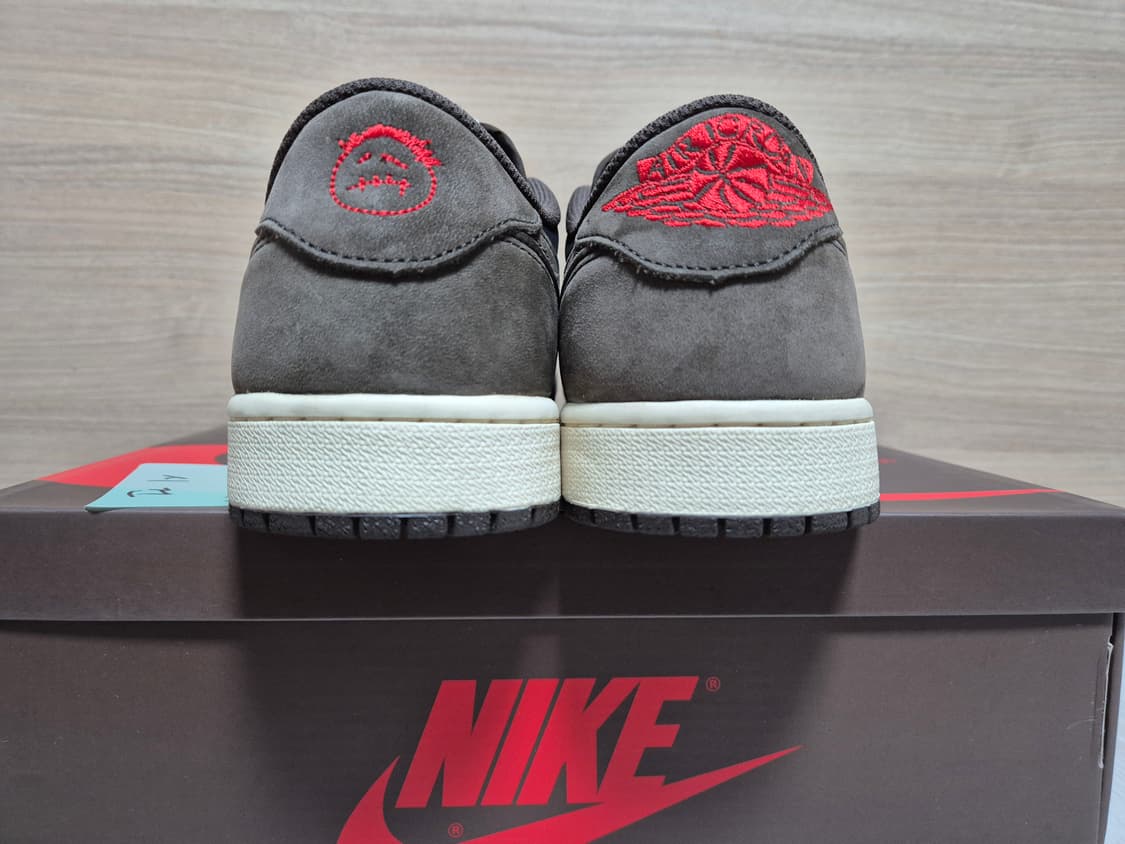 나이키 조던1 로우 트래비스 스캇 OG 모카 Tavis Scott 상품이미지4