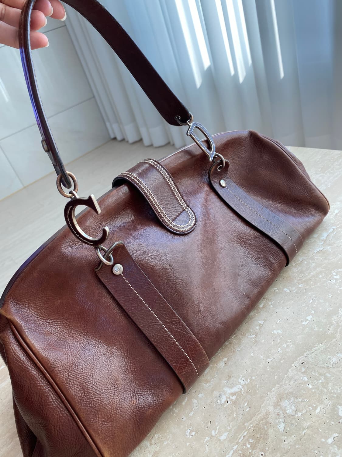 정품 디올 cd 참 로고 브라운 래더 토트백 상품이미지5