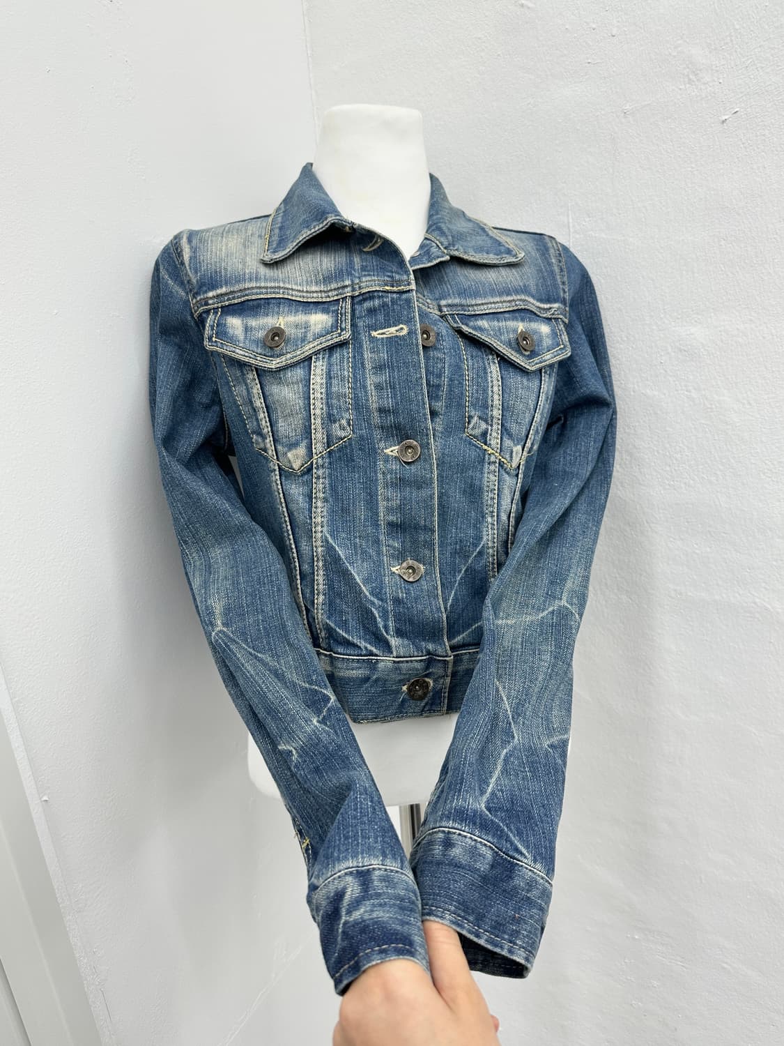 Vintage fade lines washing denim jacket 상품이미지3