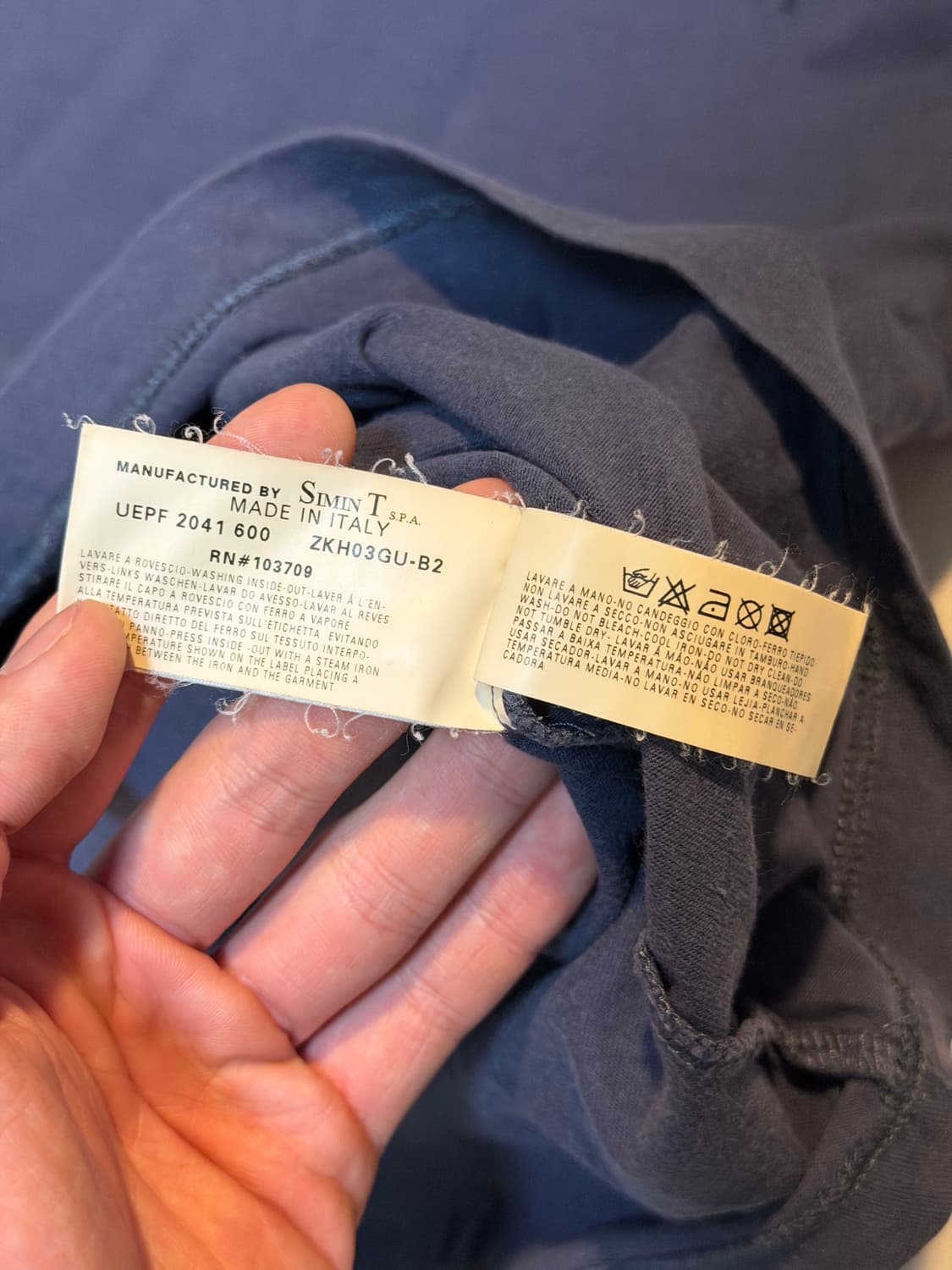 아르마니 꼴레지오니 프린팅 티셔츠 네이비 상품이미지3