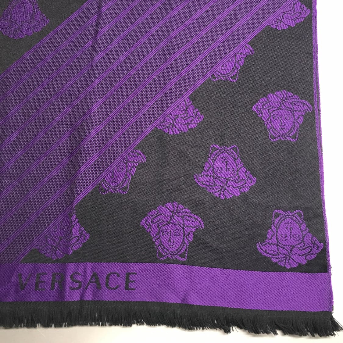 베르사체 메두사 머플러 퍼플 상품이미지4