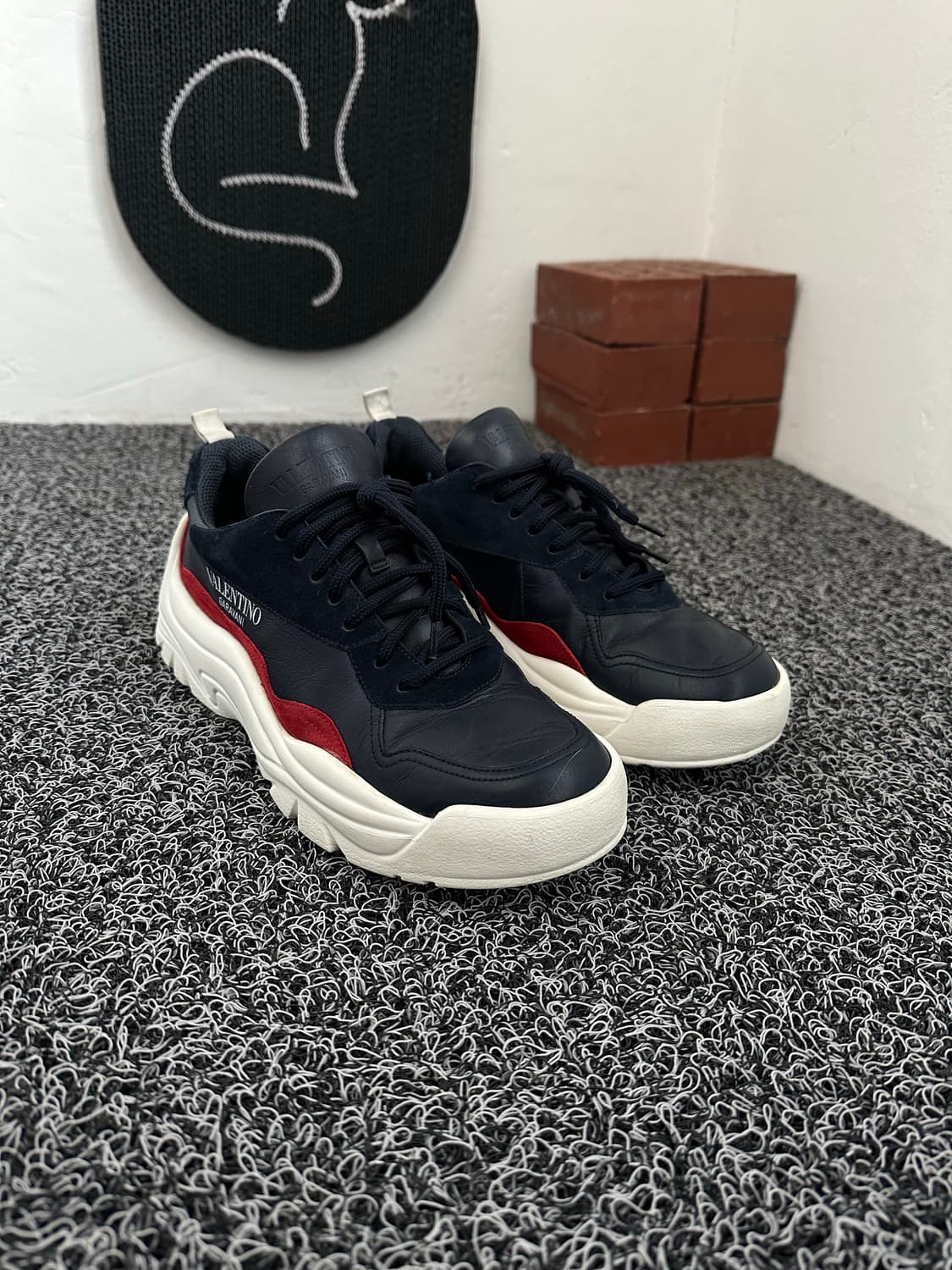 발렌티노 Garavani 네이비/레드 스니커즈 41 상품이미지3