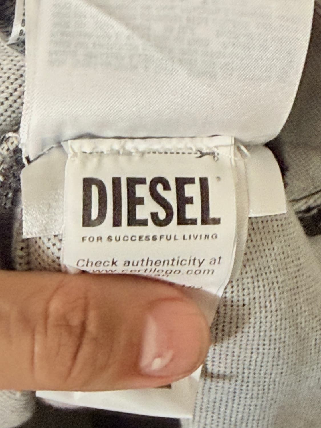 디젤 D-Nlabelcol-S Track 발광 데님 스웨터 상품이미지5