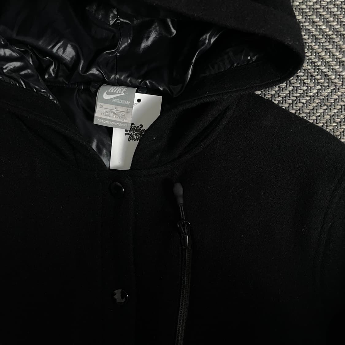 나이키 우먼스 스우시 로고 블랙 모직 바시티 자켓o 3218 상품이미지4