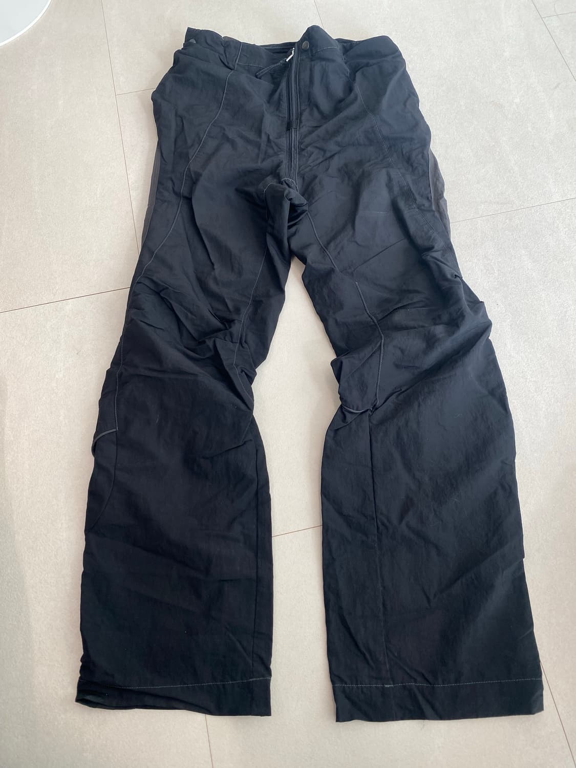 코스트 퍼 킬로 스크류 팬츠 블랙 L사이즈 판매합니다. 상품이미지1