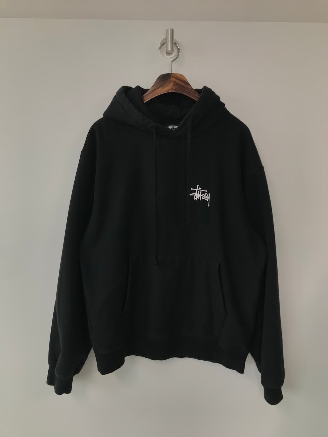 스투시 스탁로고 블랙 후드티 상품이미지3