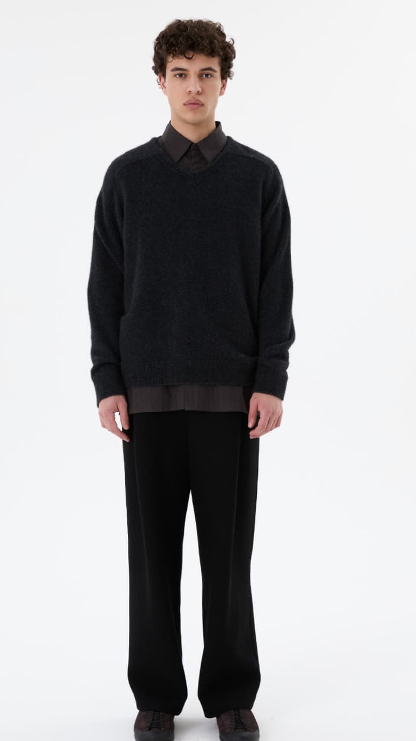 아모멘토 라쿤 브이넥 니트 다크그레이 m 새상품 상품이미지1