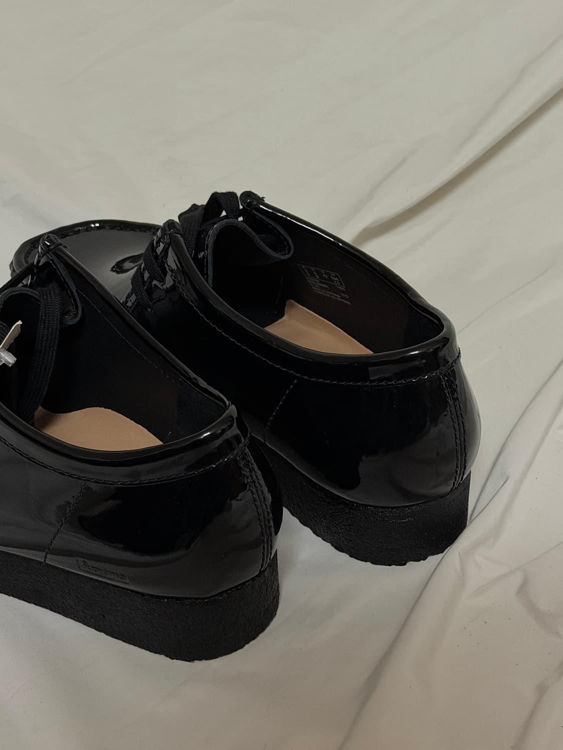 슈프림 클락스 왈라비 블랙 페이던트 로퍼 상품이미지4