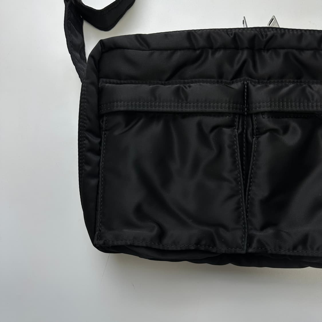 PORTER TANKER SHOULDER BAG (S) 포터 탱커 숄더백 상품이미지5