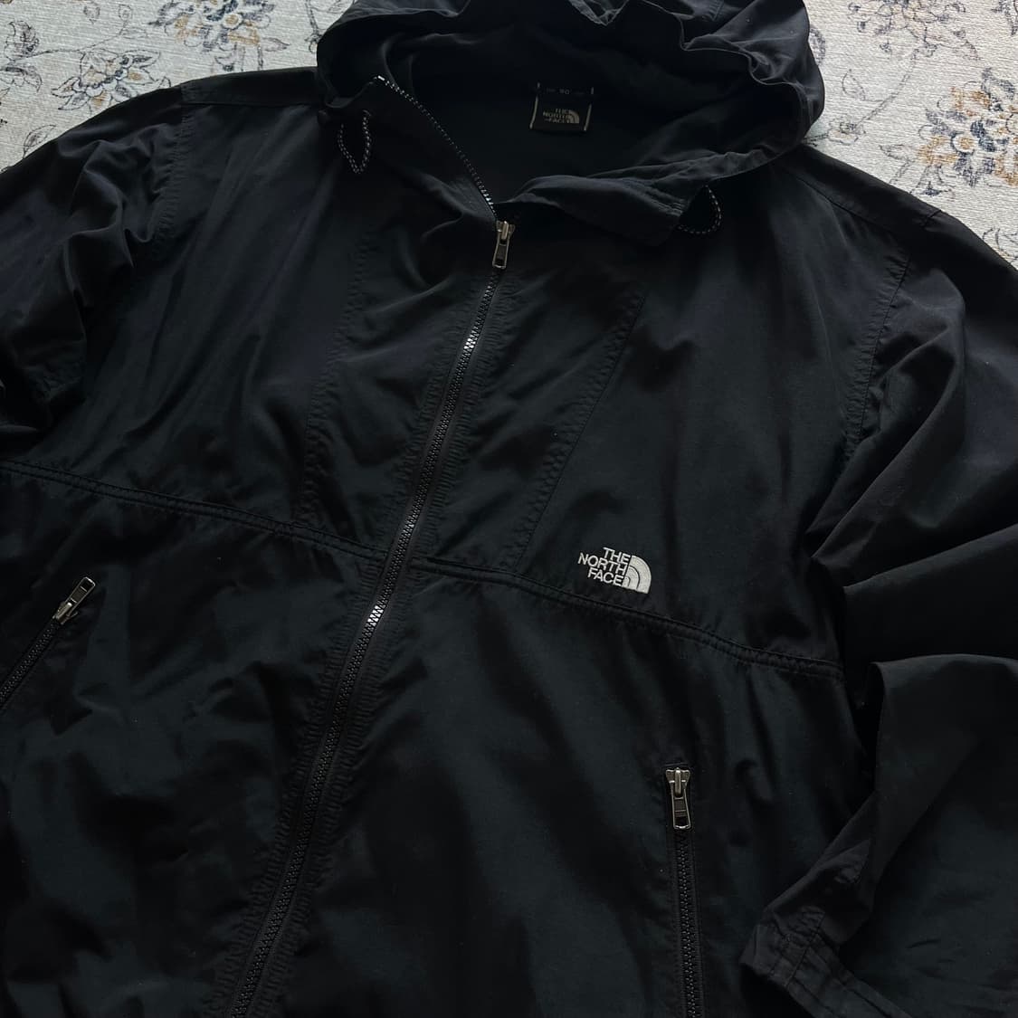 노스페이스 미들로고 바람막이 상품이미지2