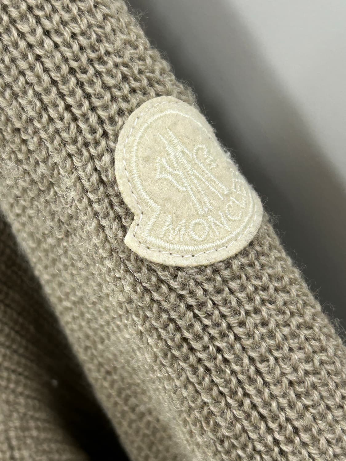 몽끌레어 하프 집업 울 니트 상품이미지4