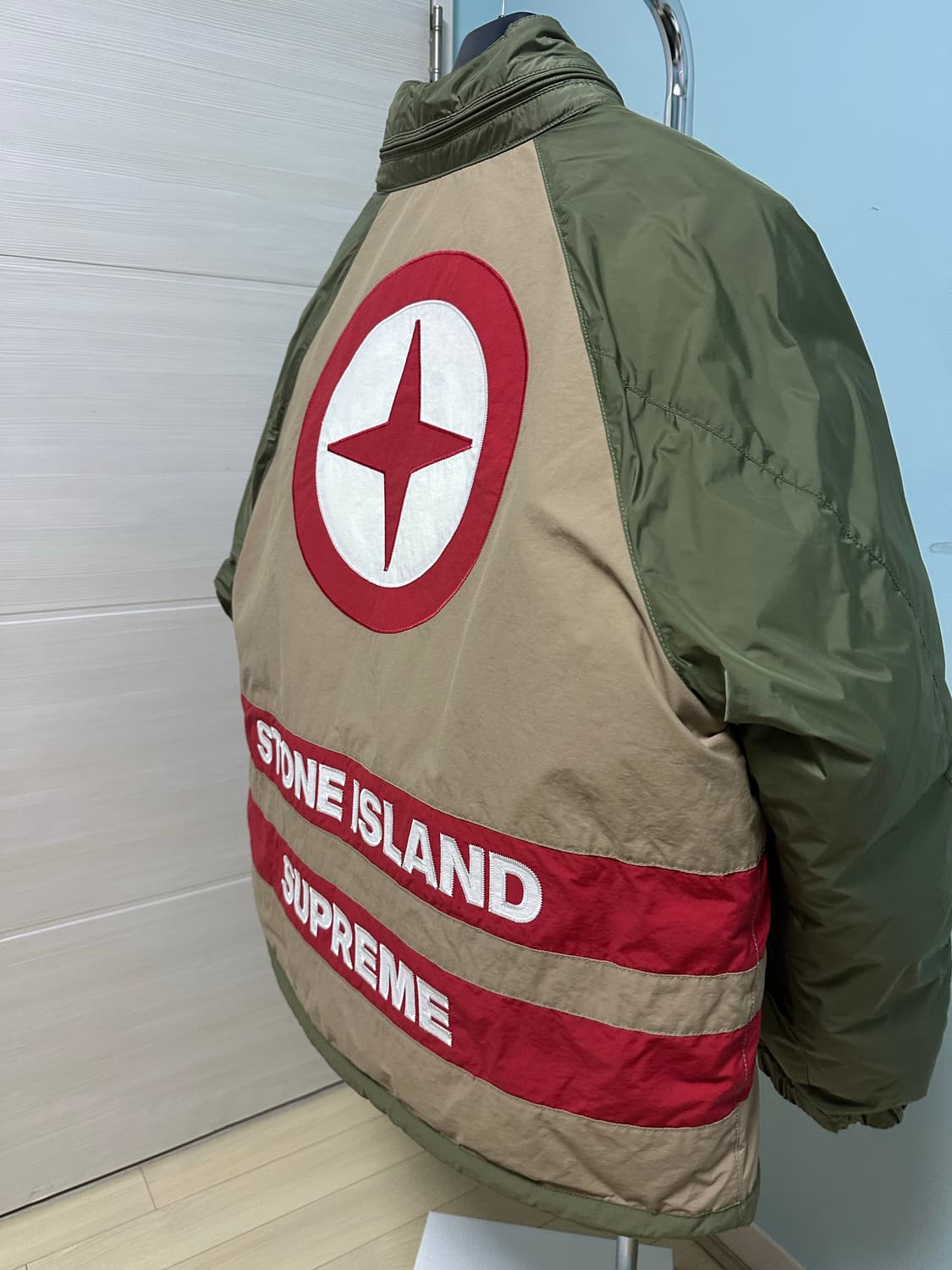 스톤아일랜드X슈프림 FW23리버시블 퍼피패딩 올리브L (새상품급) 상품이미지2