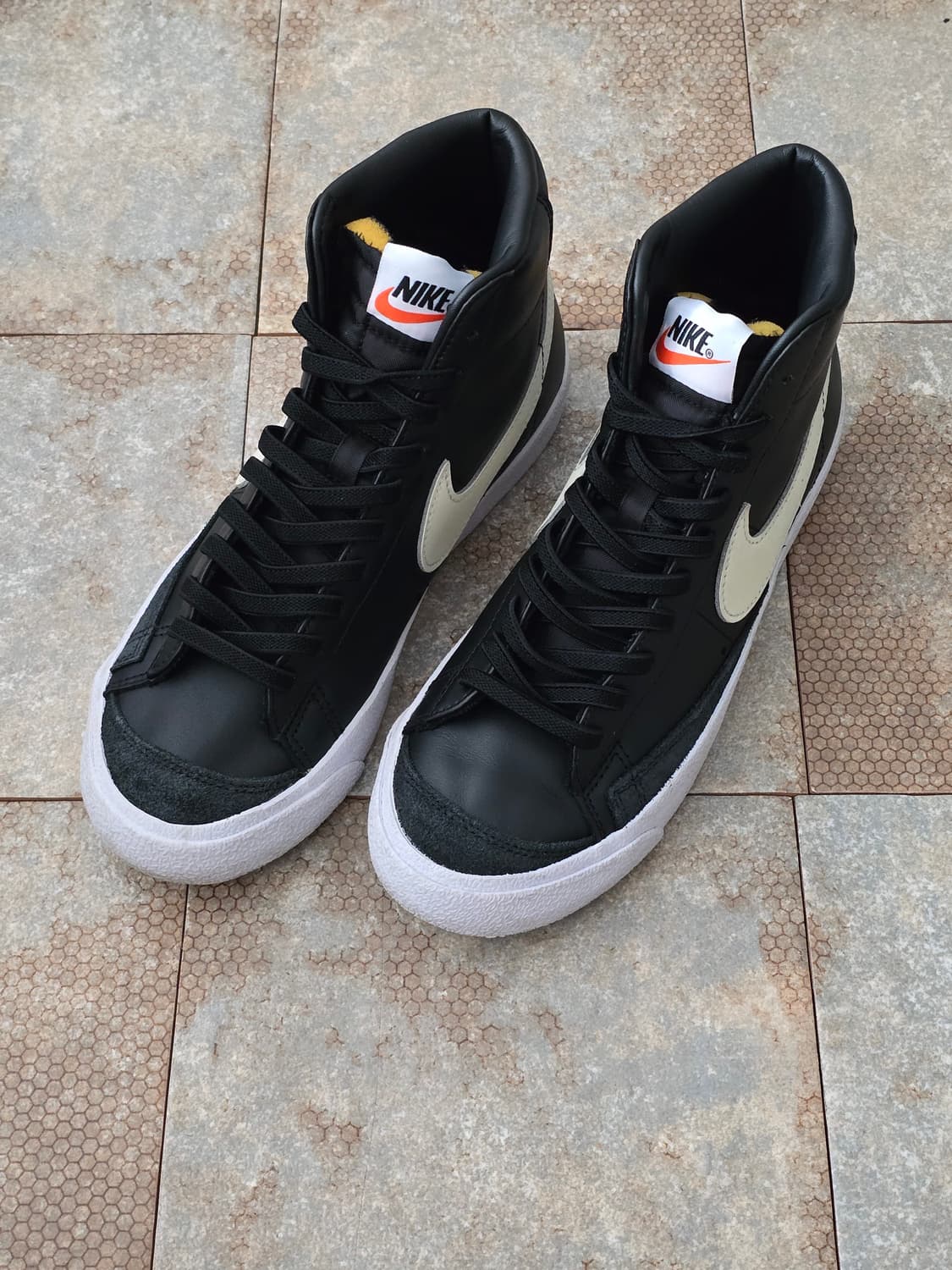 (240)나이키 블레이저 미드 77 빈티지 검흰 상품이미지1