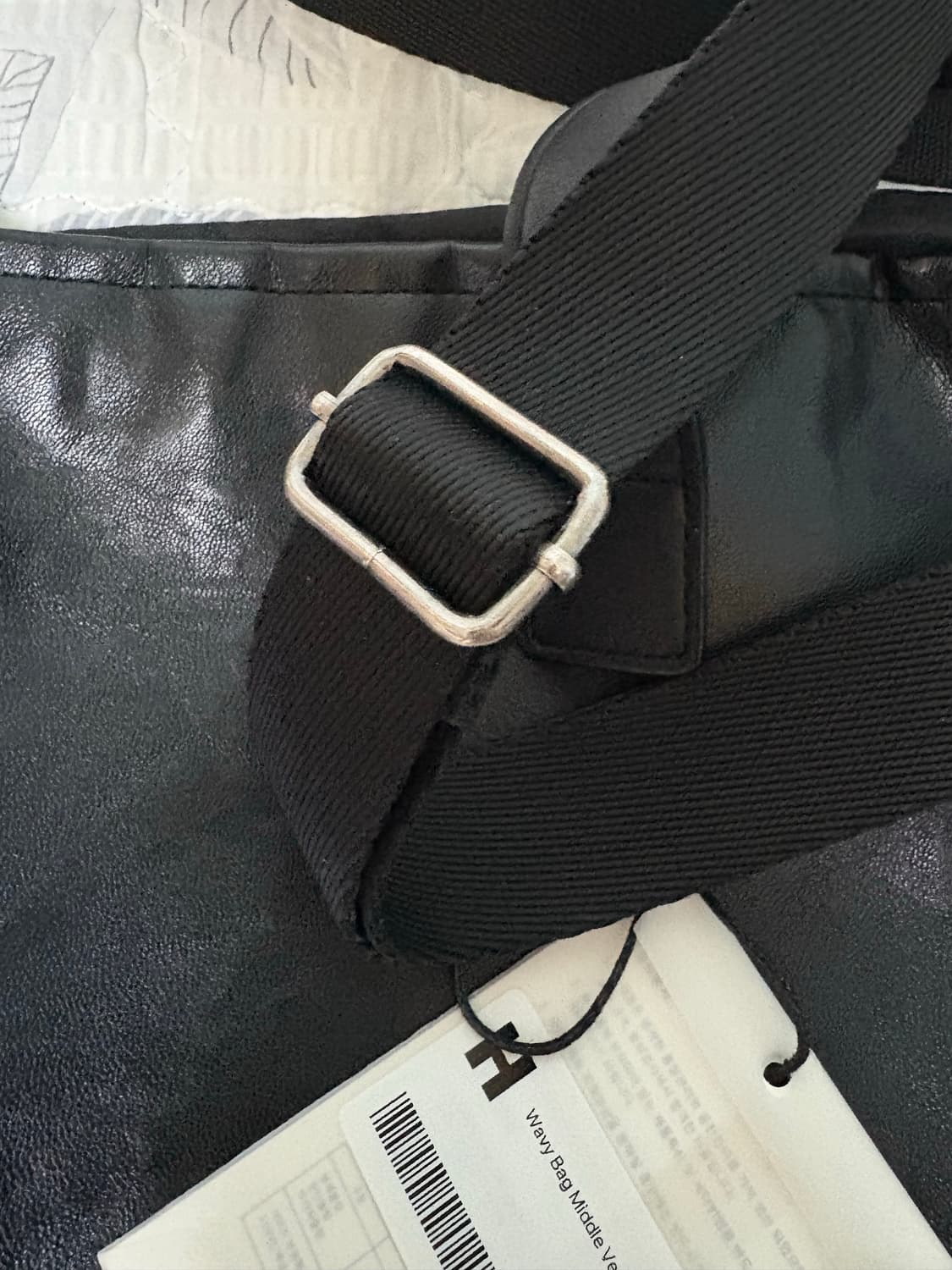 해칭룸 Wavy Bag Middle Vegan Leather Black 상품이미지3