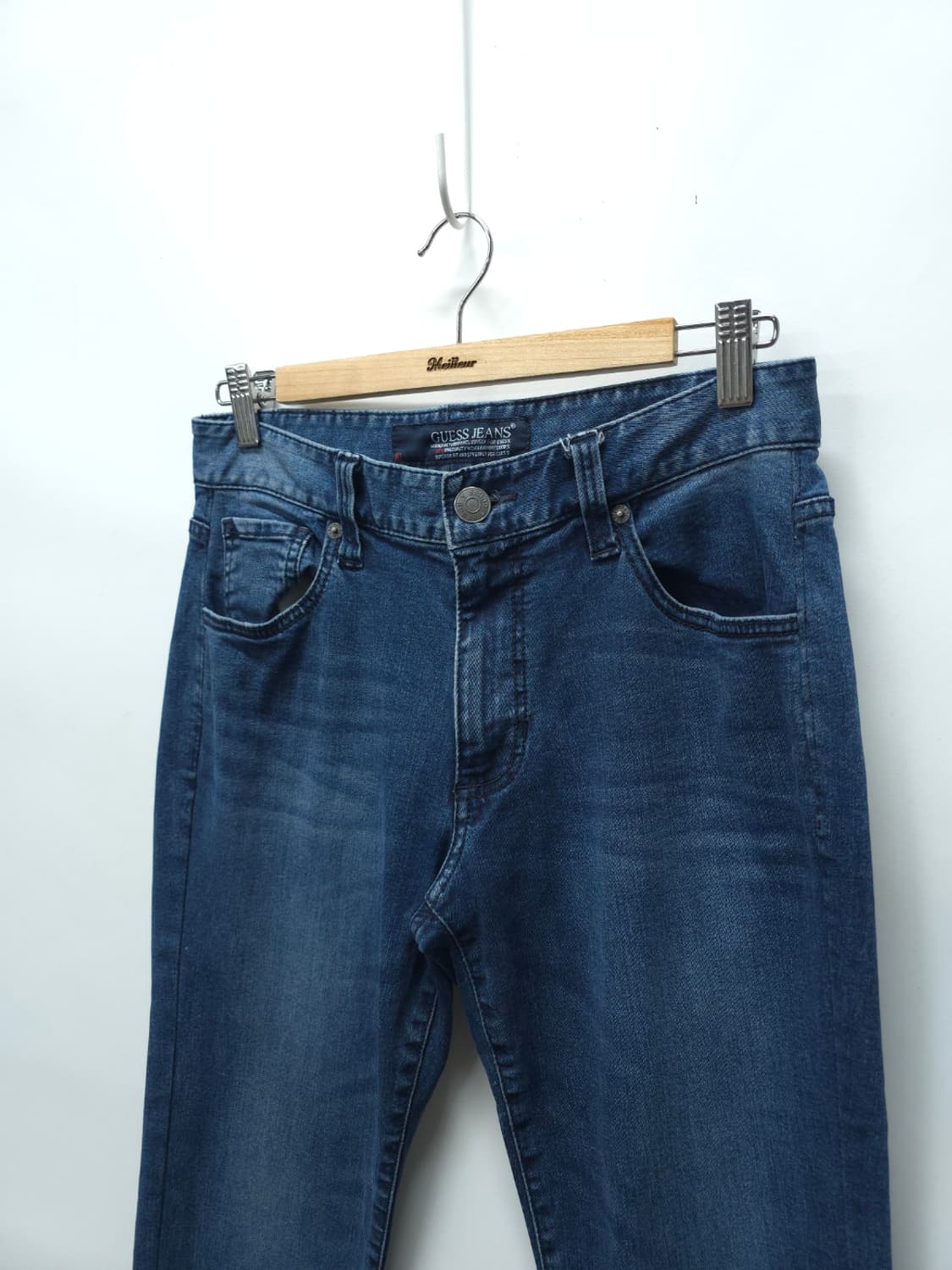 게스(GUESS) 슬림 스트레이트 중청 데님 팬츠 (30사이즈) 상품이미지3