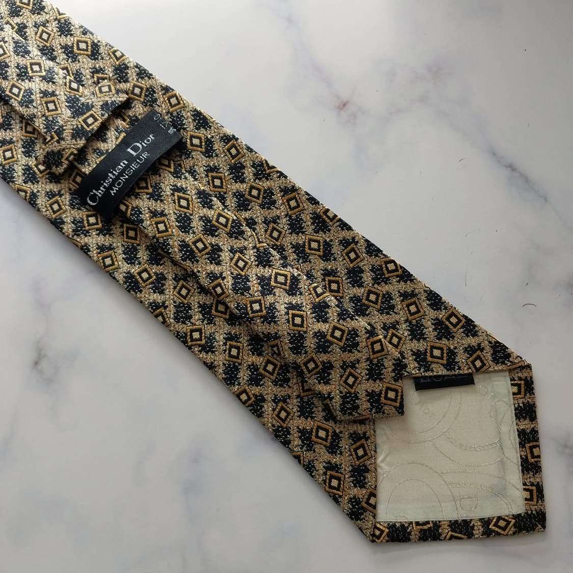 디올 실크 골드&블랙 패턴 넥타이 10.1cm A+등급 K1321
 상품이미지9