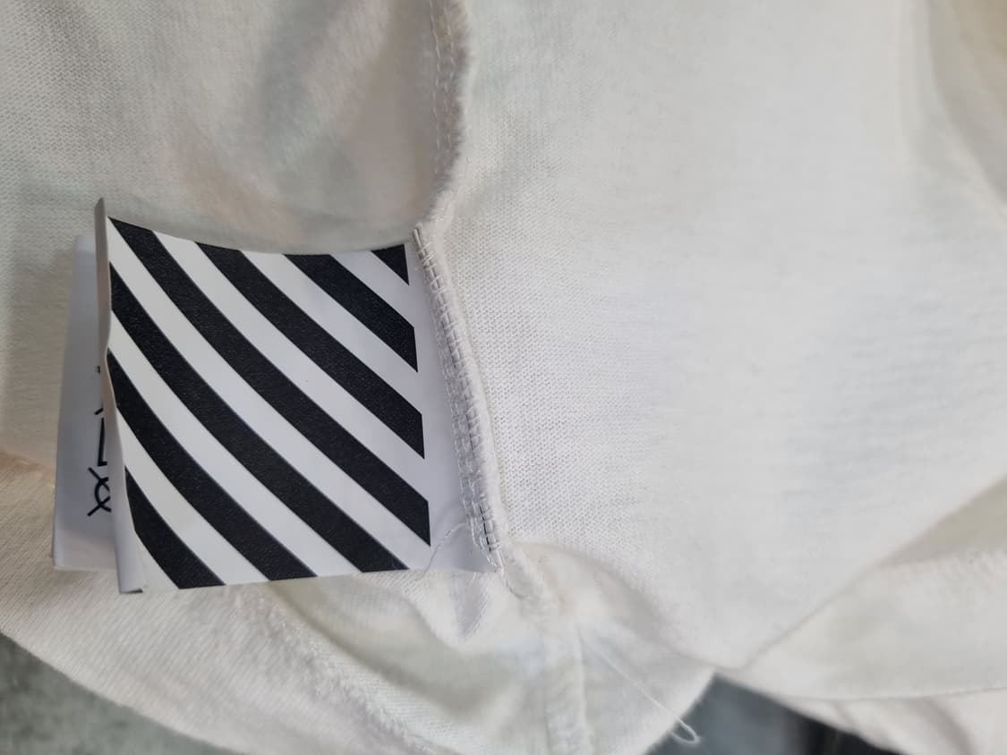 오프화이트 반팔 티셔츠 L 상품이미지4