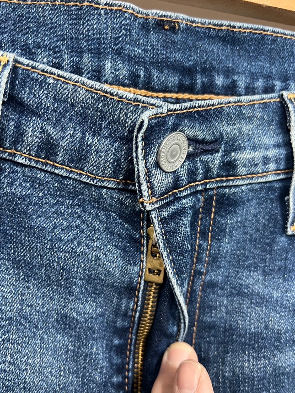 리바이스 502 프리미엄 레귤러 테이퍼드 핏 데님 팬츠 상품이미지4