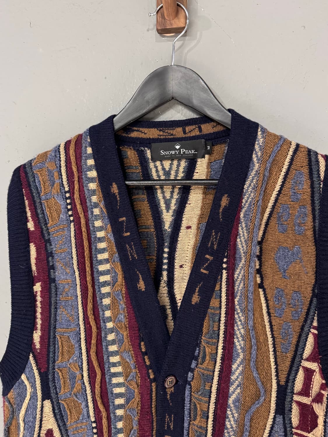 Snowy Peak 3D 케이블 패턴 니트 베스트  상품이미지4