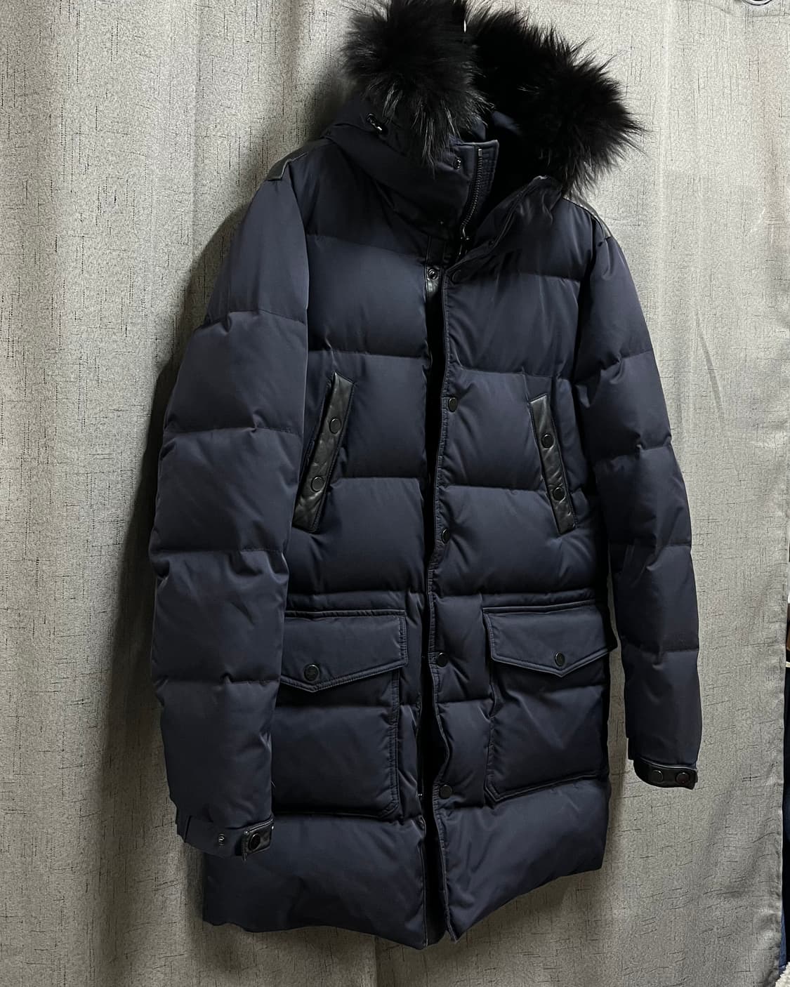 [L남성] 시스템옴므 구스다운 양가죽 배색 라쿤퍼 패딩 상품이미지3