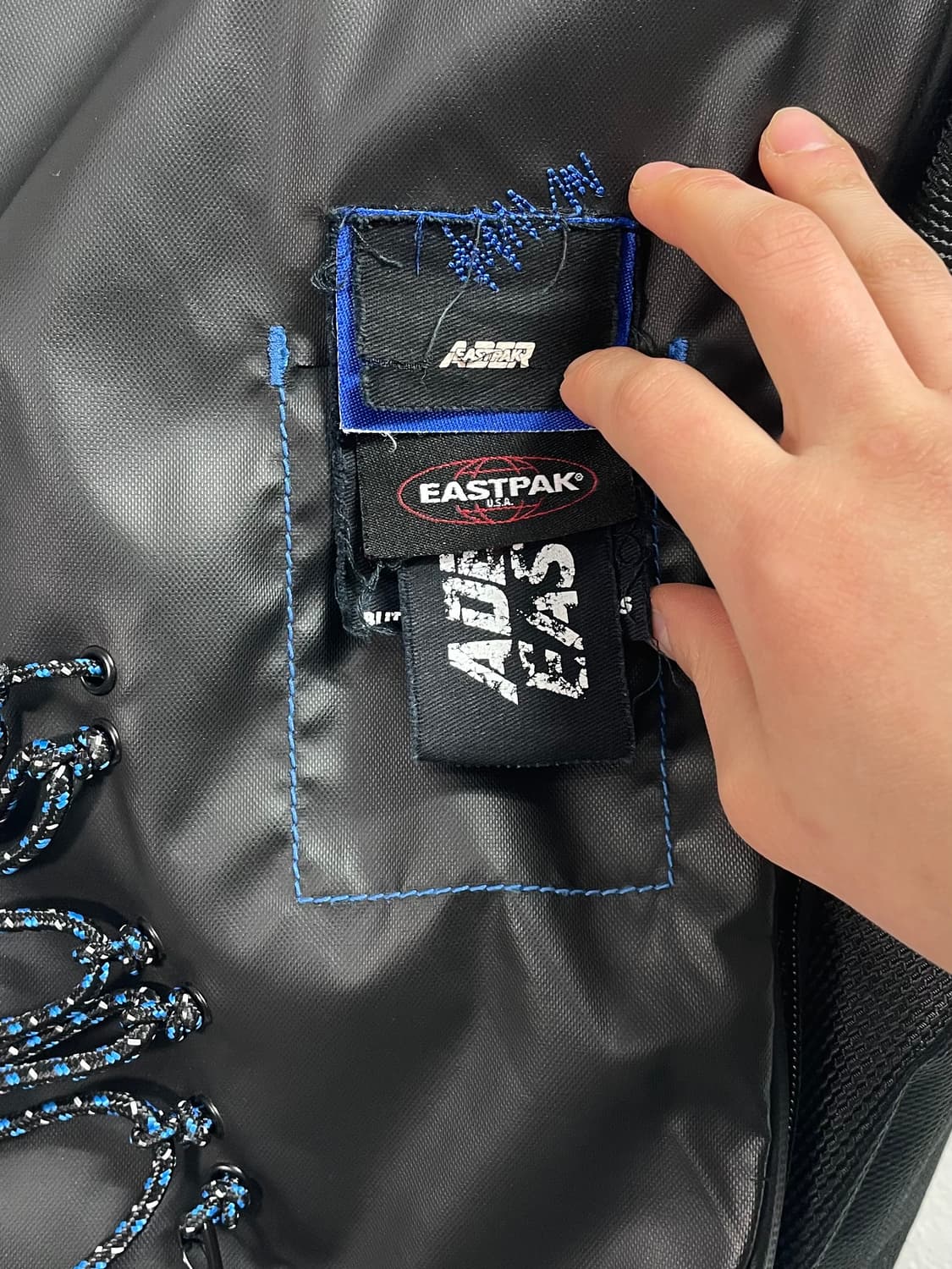 아더에러 이스트팩 슬링백 (on.494) 상품이미지4