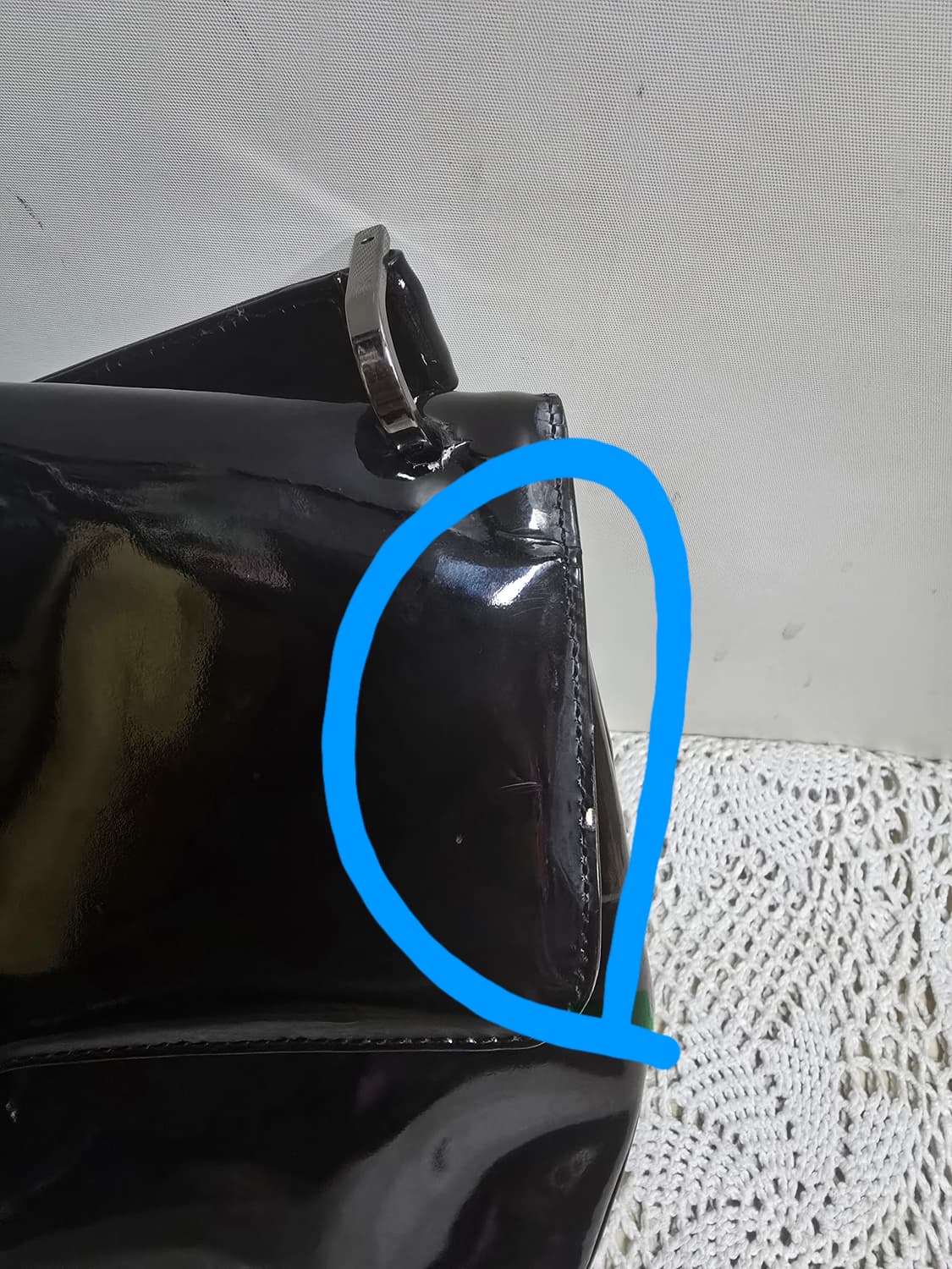 발렌시아가 에나멜 숄더백 상품이미지8