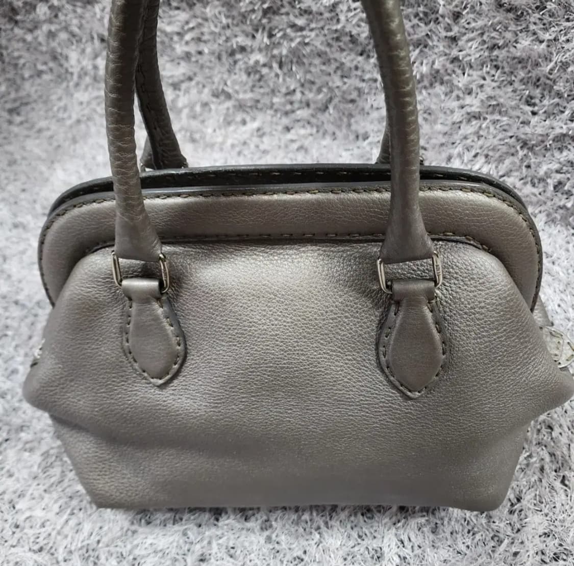 펜디 레더 토트백 상품이미지3