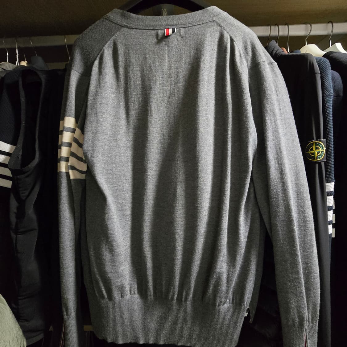 톰브라운 메리노울 가디건 그레이 & 맨투맨 메리노울 니트 상품이미지3