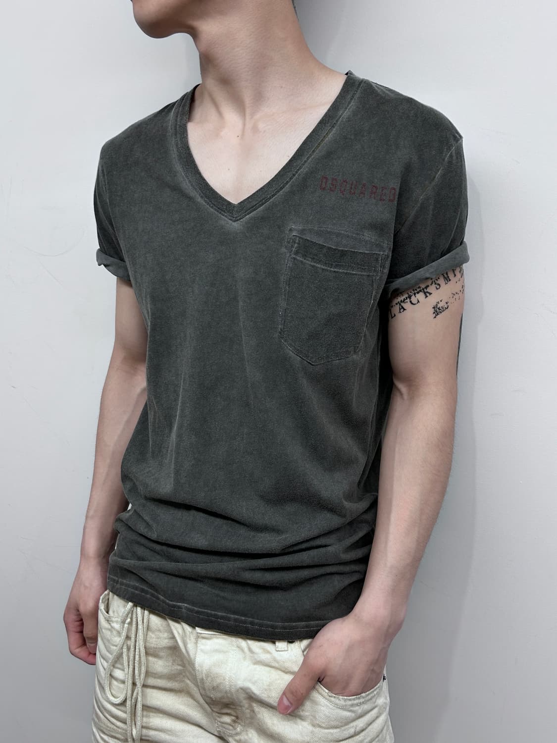 디스퀘어드2 피그먼트 워싱 포켓 티셔츠 상품이미지1