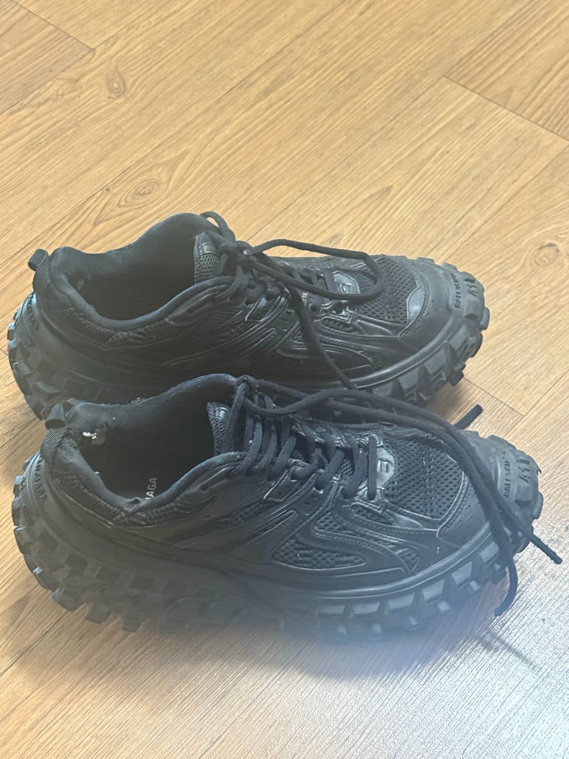 발렌시아가 디펜더 41사이즈 상품이미지1